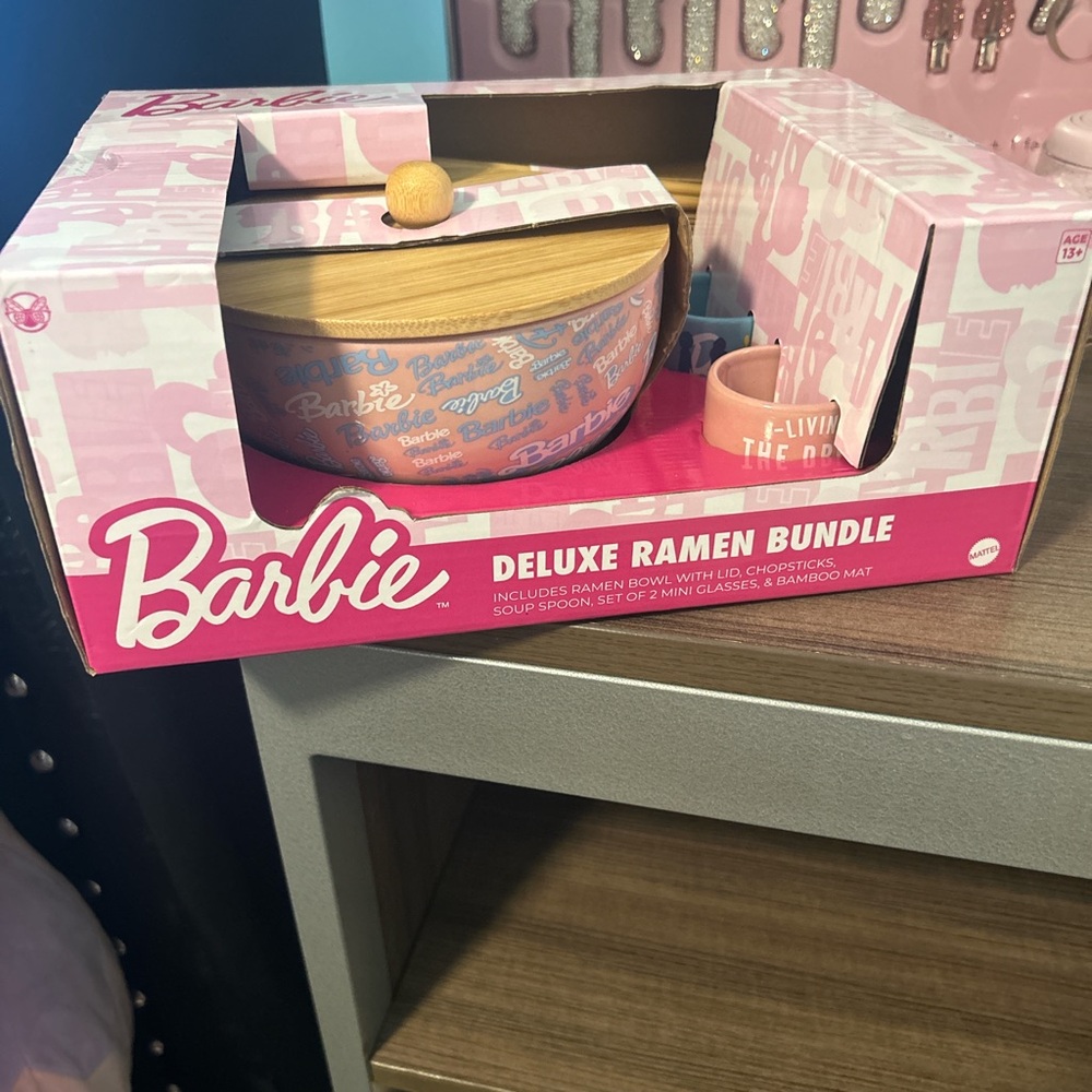 Deluxe Barbie ramen set